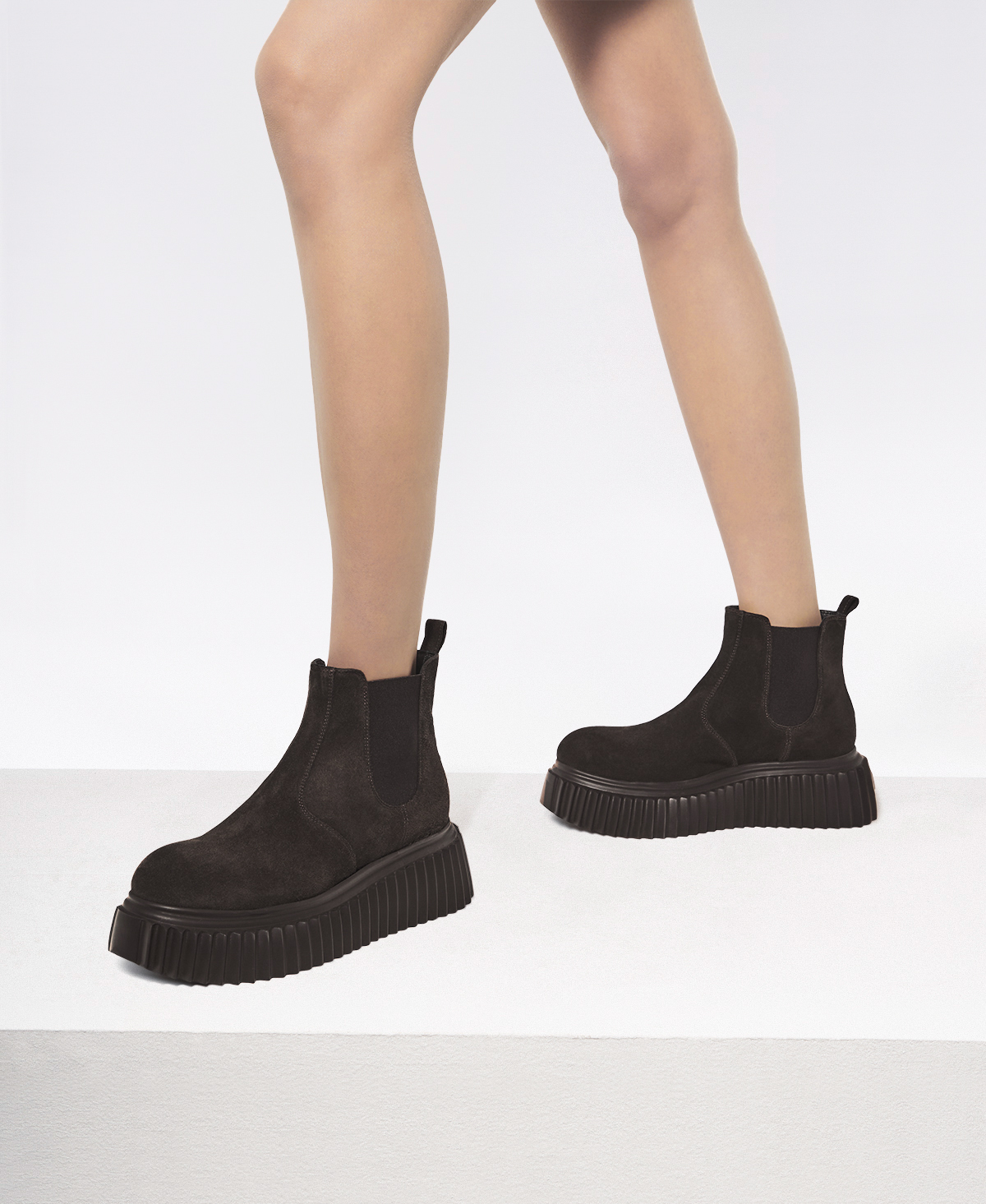 Water-resistant velour ankle boot Chocolate Brown Iggy Low | AGL Shoes