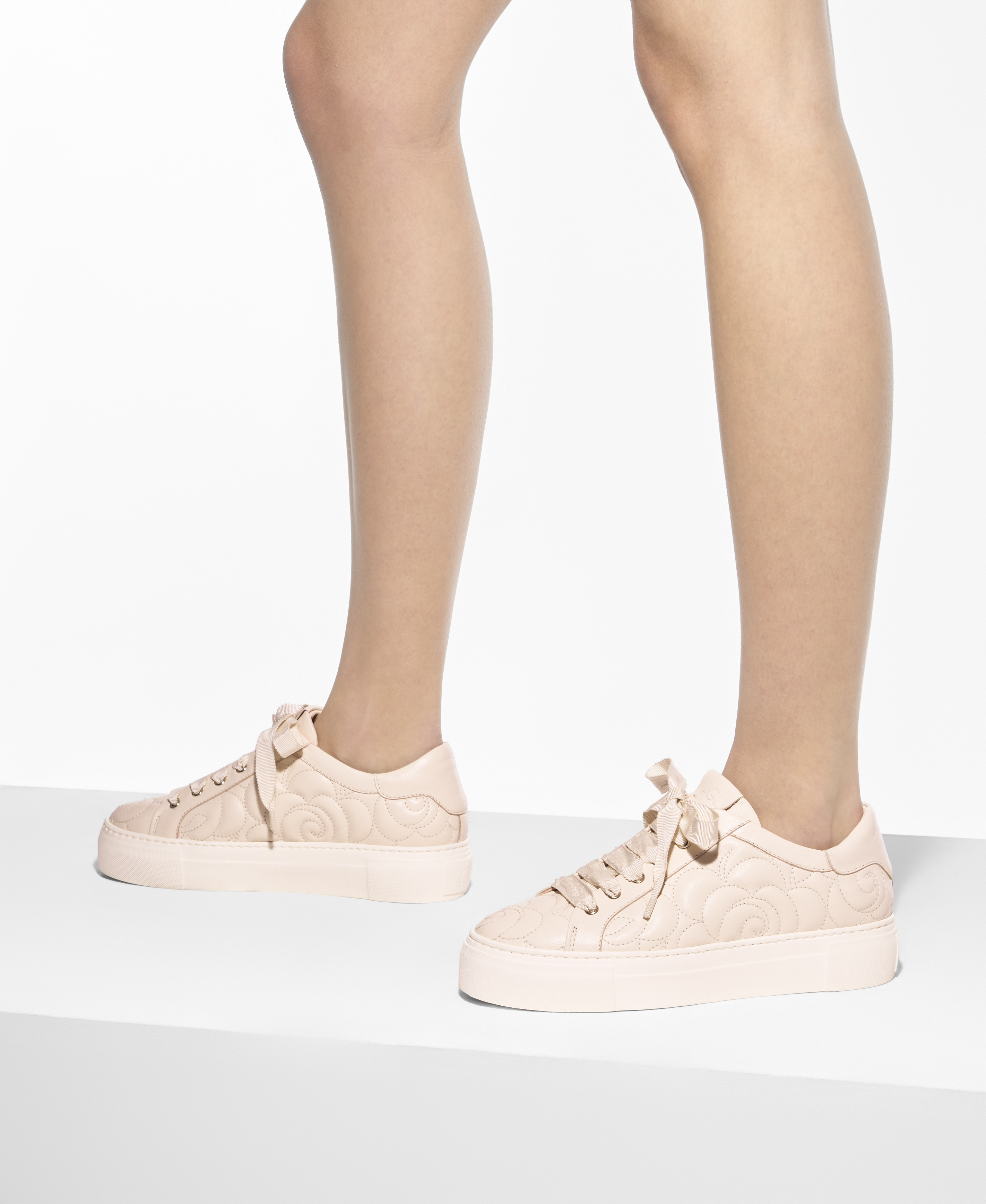 Floral-motif sneaker Ivory Alisa | AGL Shoes