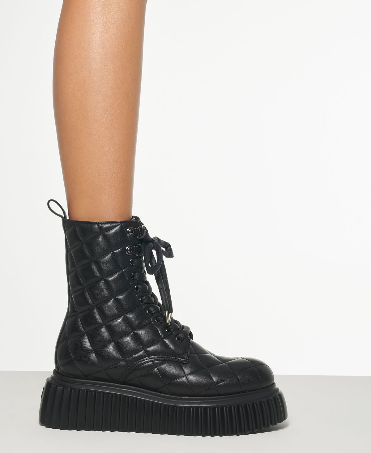 ショートブーツ・ブーティ AGL D751566PGKI018G107 Ankle Boots quilted leather softy Quilted Leather biker boot Black Elsa | AGL Shoes
