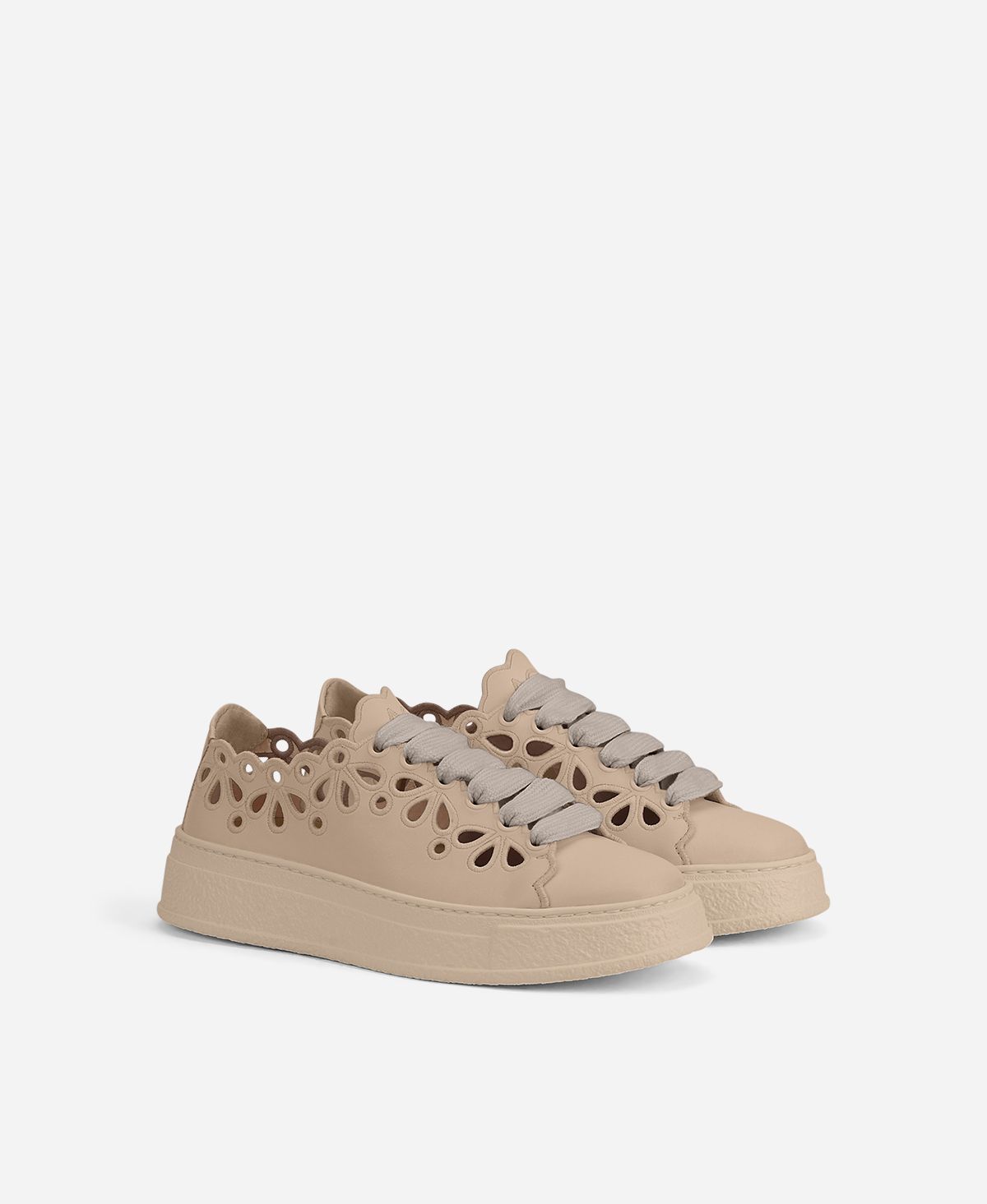 Stina　スティナ　flower embroidery mocha　Mサイズ Stina スティナ flower embroidery mocha Mサイズ