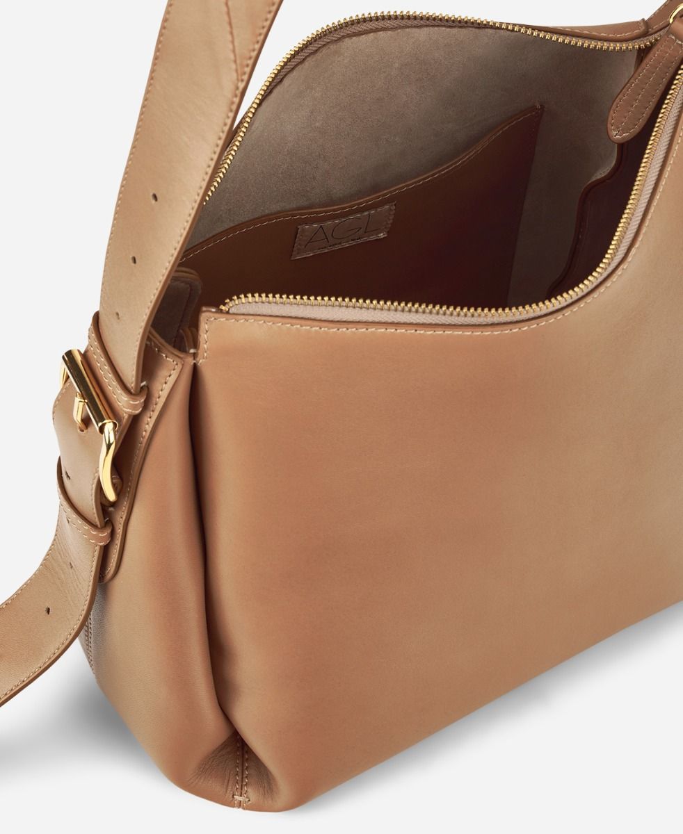 Practical leather bag Cognac Zippy Medium | AGL Shoes