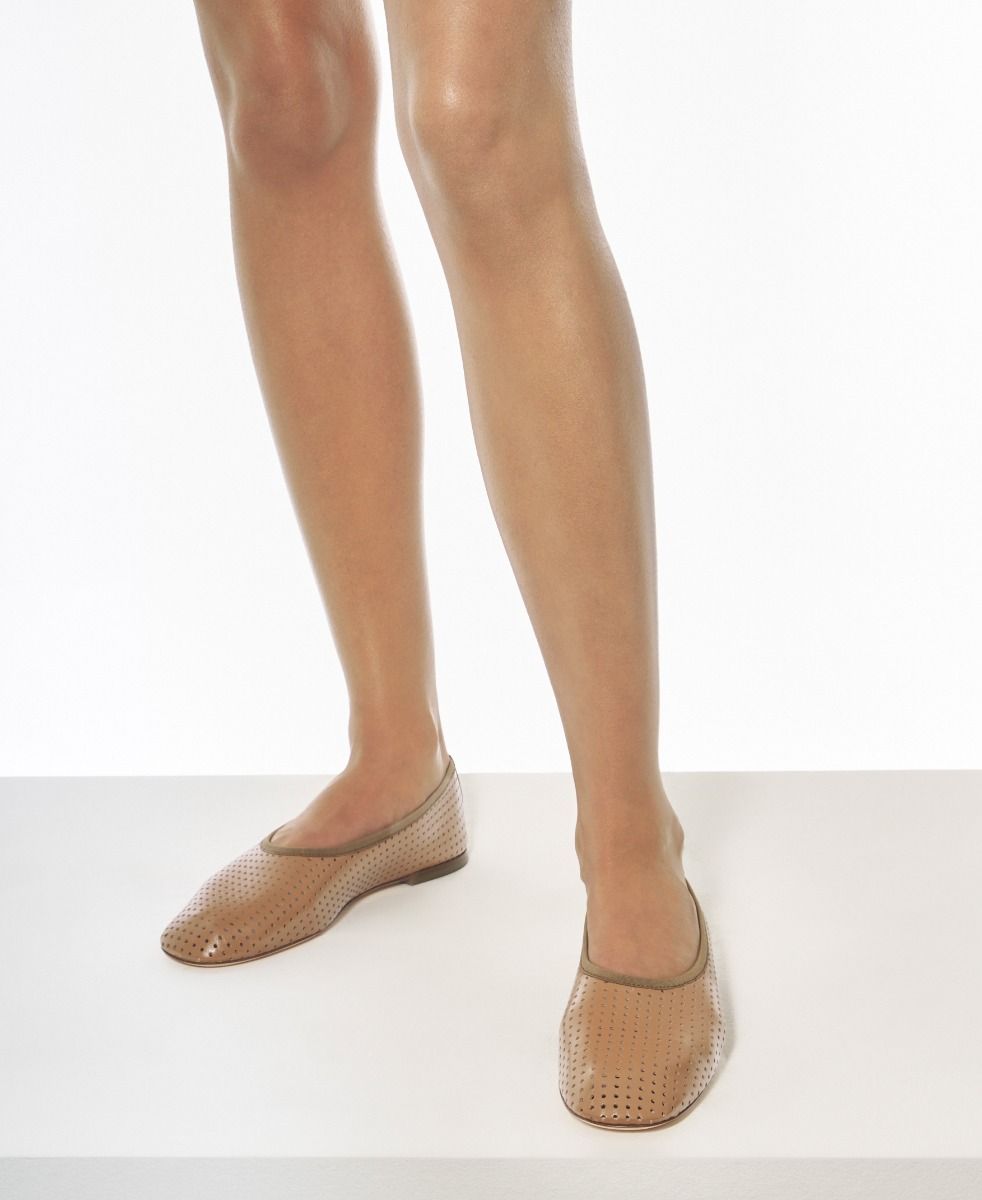 Perforated ballet flat Cognac Lucy | AGL Shoes