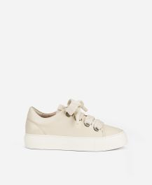 Sneaker with oversized laces Ivory Pauline | AGL Shoes